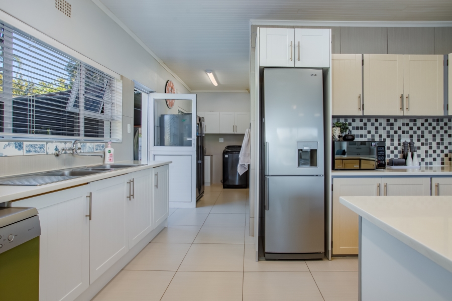 5 Bedroom Property for Sale in Uitsig Western Cape